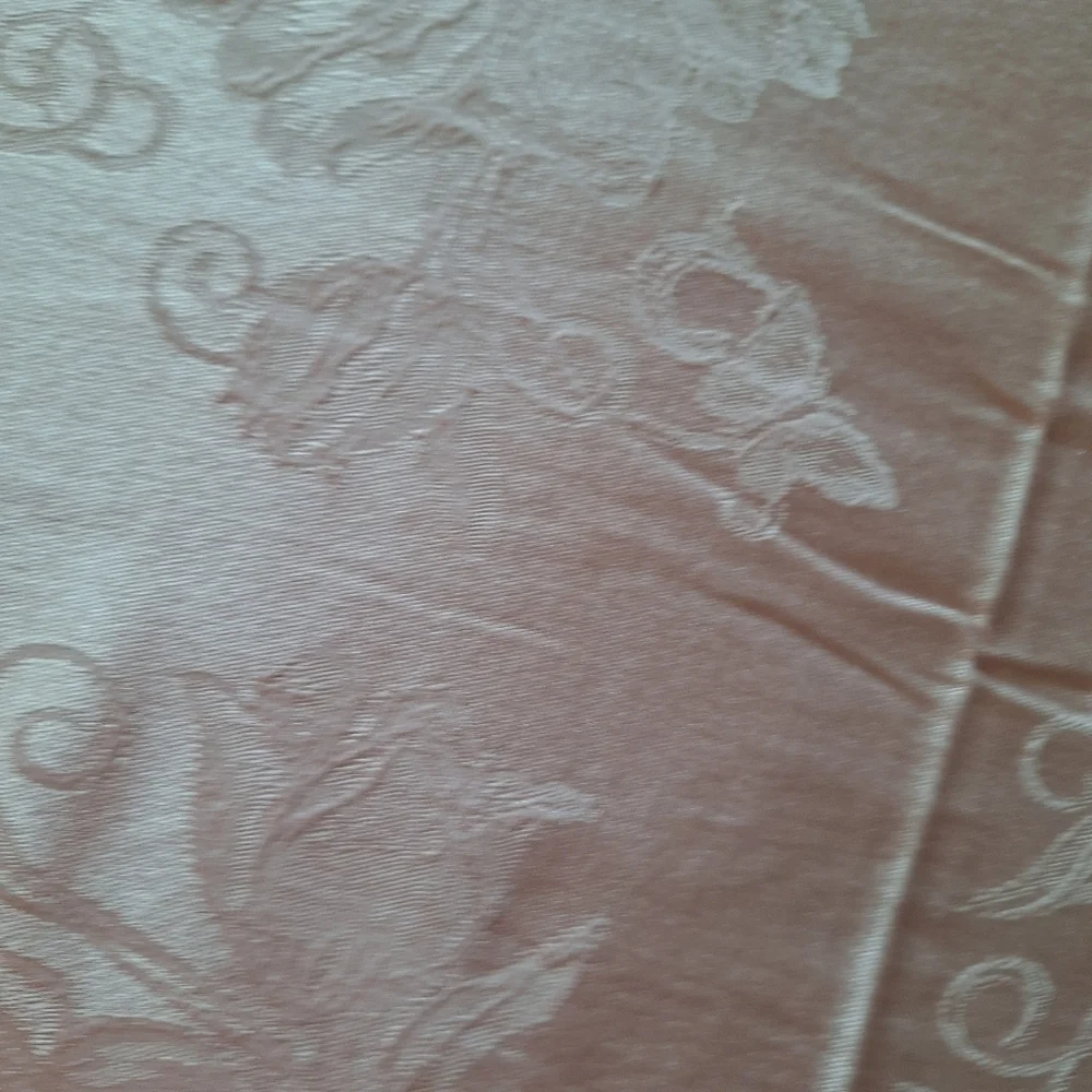 Tablecloth Elegance In Pink